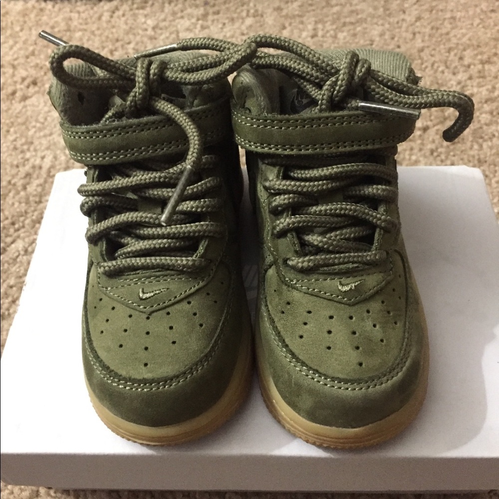 Toddler Nike 1’s Mid / Size 5C